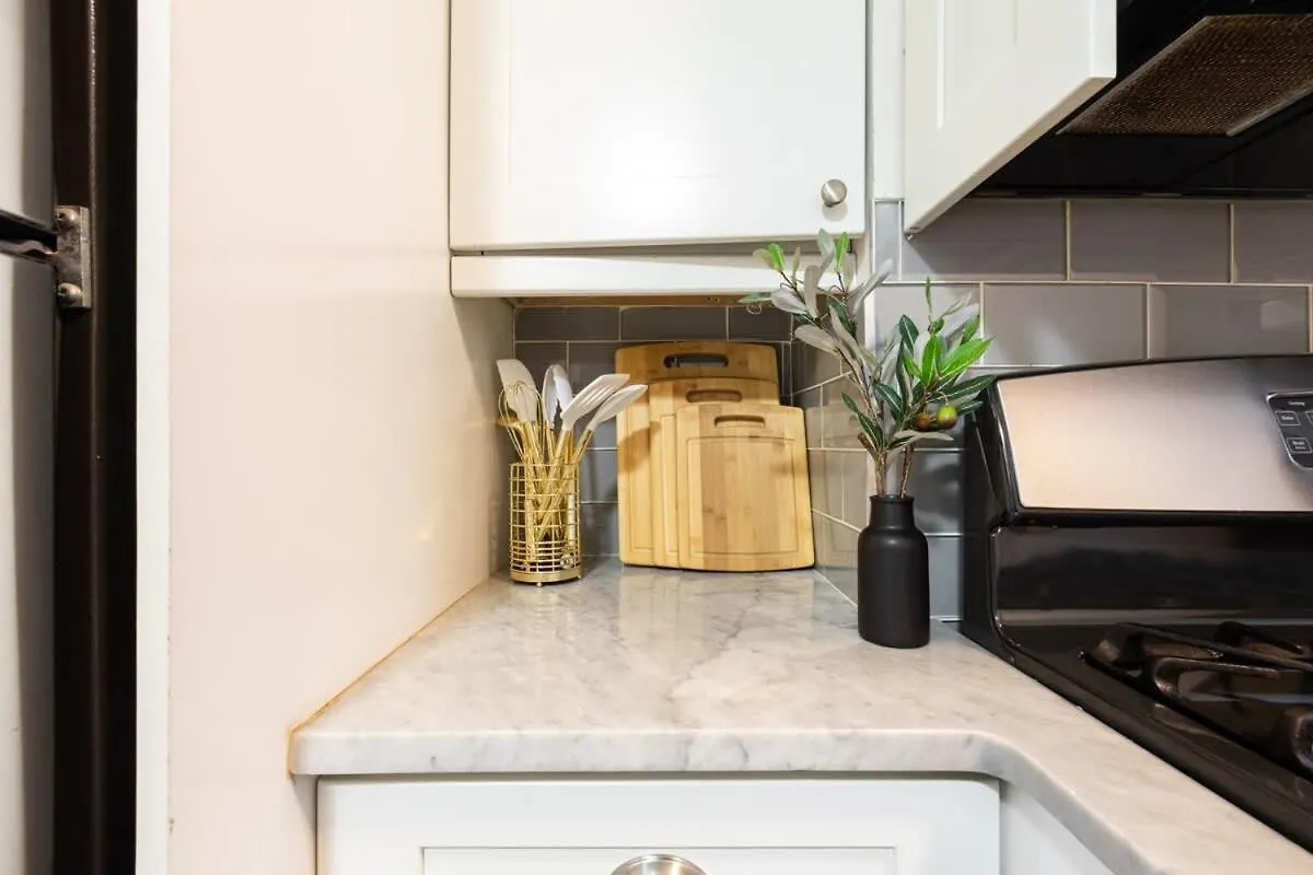 39-2 Renovated 3Br Apartment New York