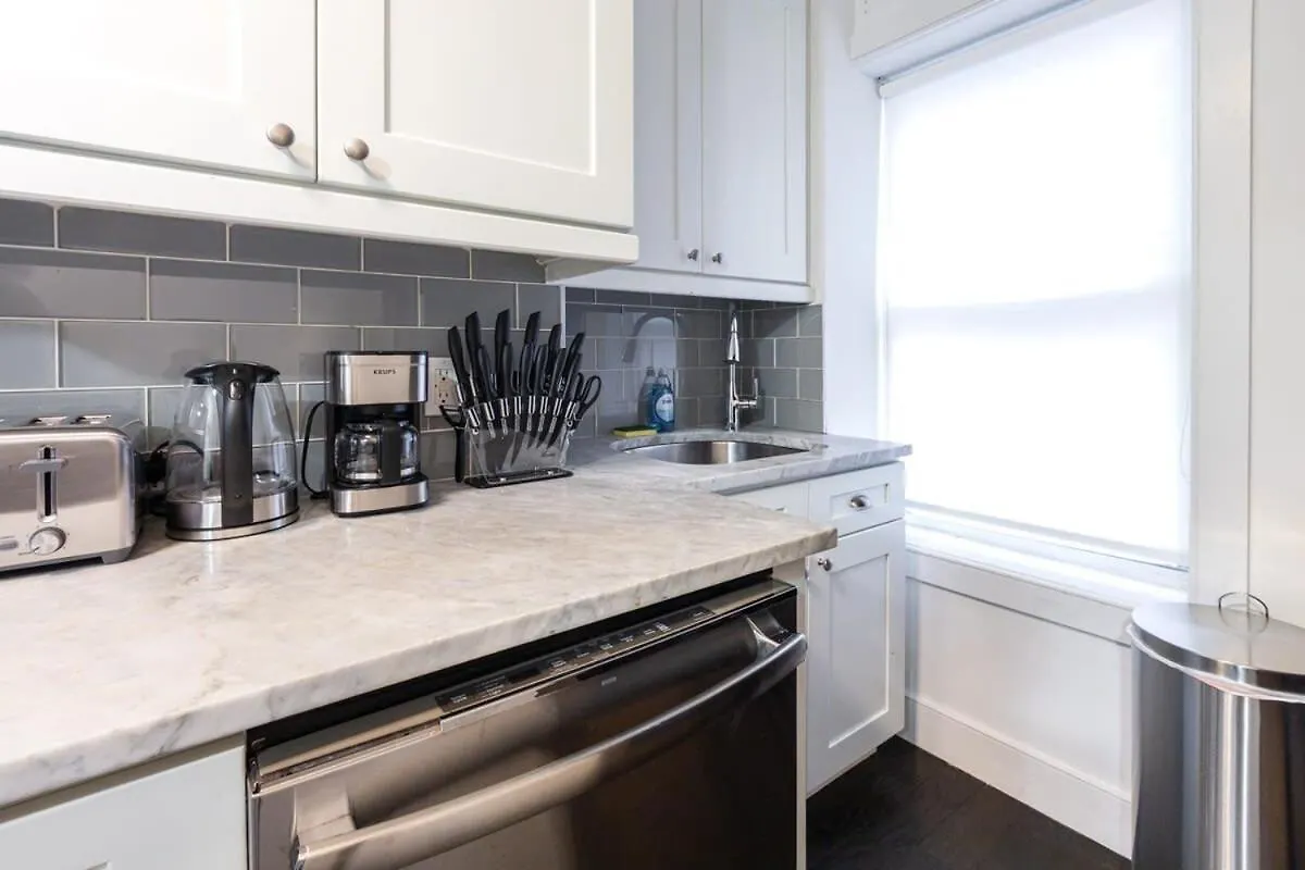 39-2 Renovated 3Br Apartment New York